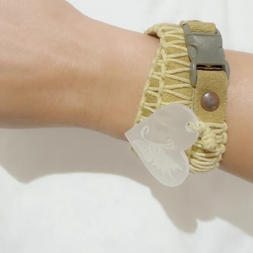 Woven Beige Electronics Wristband